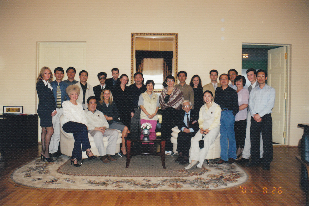2001年8月中华全国律师协会代表团参观库图佐夫律师事务所